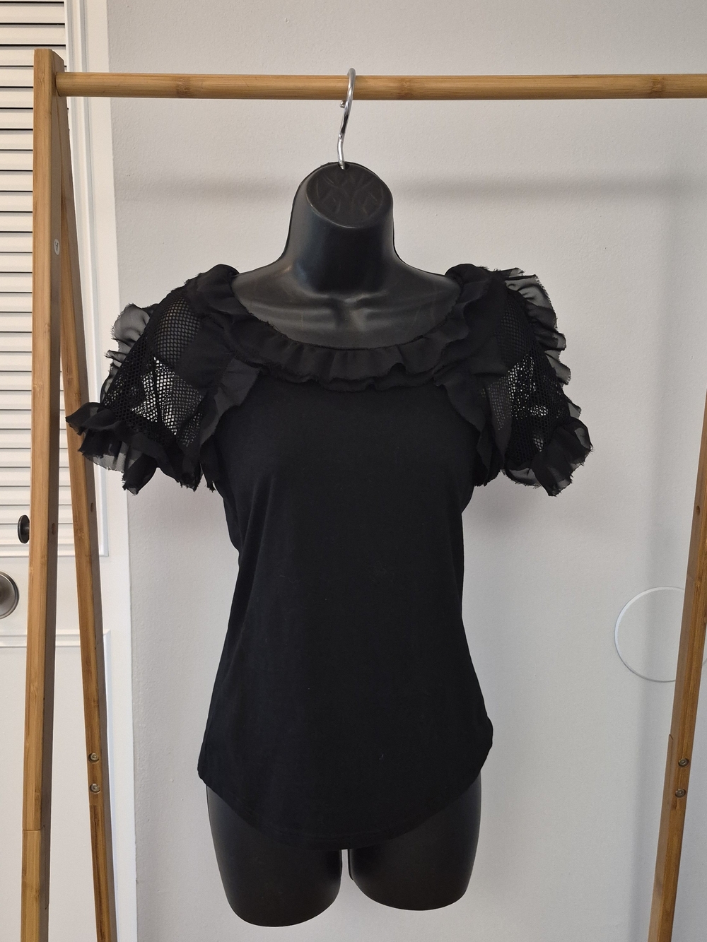 Gracia Black Ruffled Sleeve Women's Top